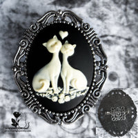 Pretty Kitty Silver Set Traditional Cameo Brooch